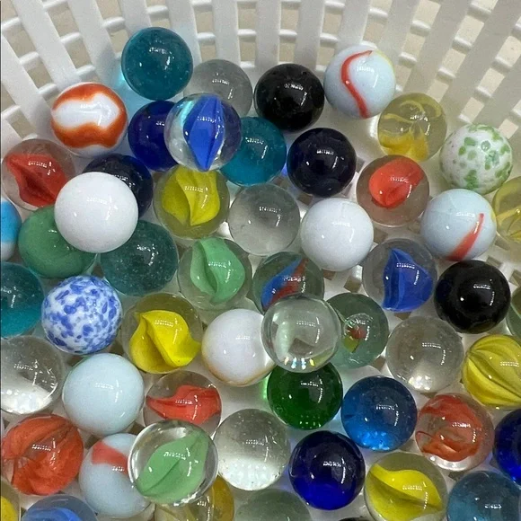 #6 Vintage Marbles Over 100 ESTATE FIND Shooters Iridescent Superman Confetti - Picture 6 of 11